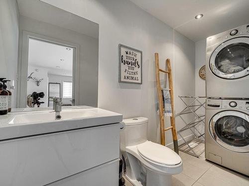 Salle d'eau - 366 Ch. Du Lac-Millette, Saint-Sauveur, QC - Indoor Photo Showing Laundry Room