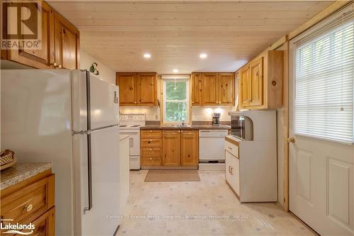 1226 Dignan Road, Dysart Et Al, ON - Indoor Photo Showing Kitchen