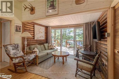 1226 Dignan Road, Dysart Et Al, ON - Indoor Photo Showing Living Room