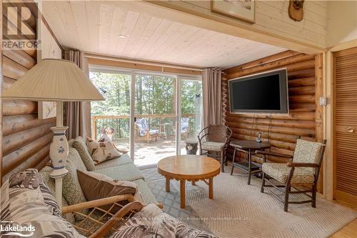 1226 Dignan Road, Dysart Et Al, ON - Indoor Photo Showing Living Room