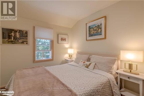 1226 Dignan Road, Dysart Et Al, ON - Indoor Photo Showing Bedroom