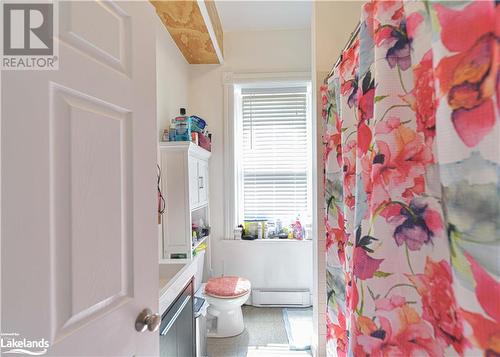 Upper 1 Bedroom Apartment - 120 Brant Street E, Orillia, ON - Indoor Photo Showing Bathroom
