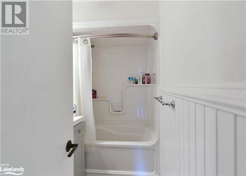 Main House Unit - 120 Brant Street E, Orillia, ON - Indoor Photo Showing Bathroom