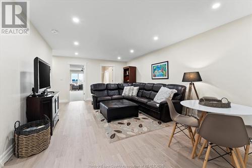 3285 Tullio Drive, Lasalle, ON - Indoor Photo Showing Living Room