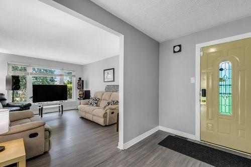 44 Deloraine Drive, Brampton, ON - Indoor Photo Showing Living Room