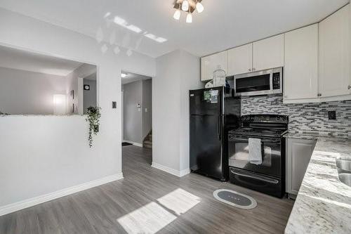 44 Deloraine Drive, Brampton, ON - Indoor Photo Showing Kitchen