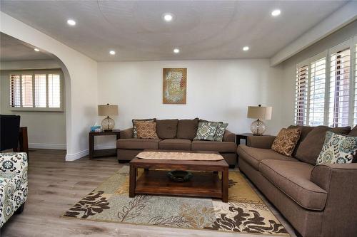 73 Summerlea Drive, Hamilton, ON - Indoor Photo Showing Living Room