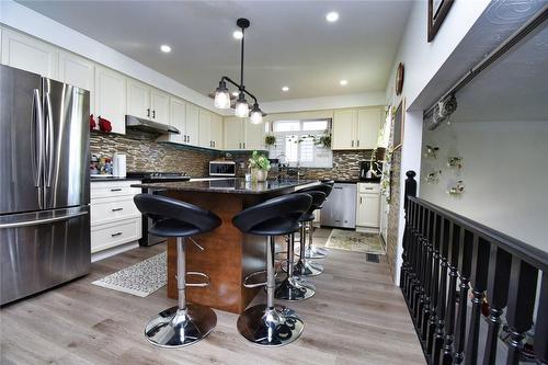 73 Summerlea Drive, Hamilton, ON - Indoor Photo Showing Kitchen With Upgraded Kitchen