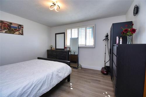 73 Summerlea Drive, Hamilton, ON - Indoor Photo Showing Bedroom