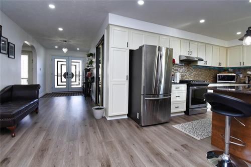 73 Summerlea Drive, Hamilton, ON - Indoor Photo Showing Kitchen With Upgraded Kitchen