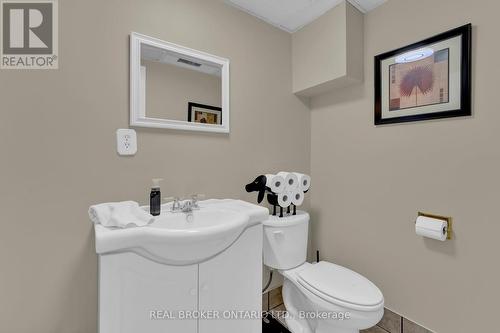 19 Hornby Court, Cambridge, ON - Indoor Photo Showing Bathroom