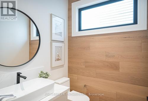 307 Martin Street, Milton (Old Milton), ON - Indoor Photo Showing Bathroom