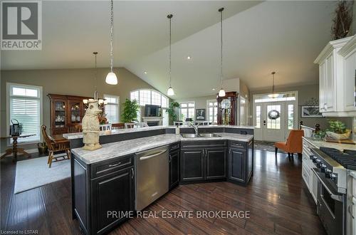 69395 Eagleson Line, North Middlesex (Parkhill), ON - Indoor Photo Showing Kitchen With Double Sink With Upgraded Kitchen