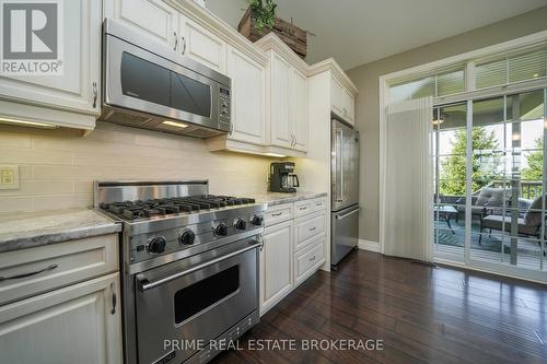 69395 Eagleson Line, North Middlesex (Parkhill), ON - Indoor Photo Showing Kitchen With Upgraded Kitchen