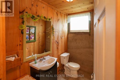 69395 Eagleson Line, North Middlesex (Parkhill), ON - Indoor Photo Showing Bathroom