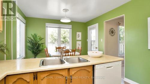 40 Sloane Crescent, London, ON - Indoor Photo Showing Kitchen With Double Sink