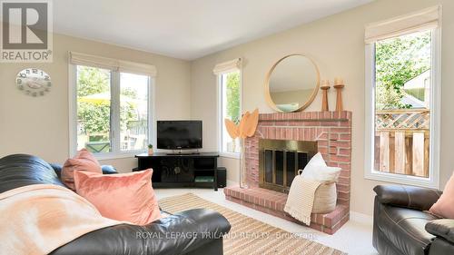 40 Sloane Crescent, London, ON - Indoor Photo Showing Living Room With Fireplace