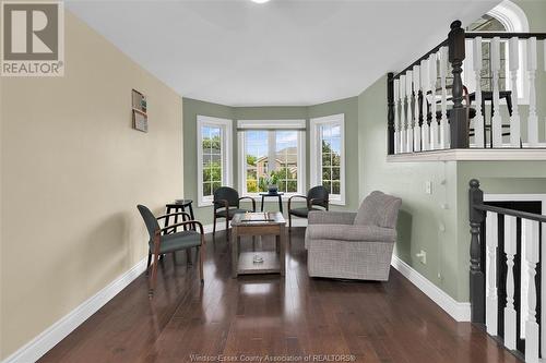 1546 Reading Street, Windsor, ON - Indoor Photo Showing Living Room