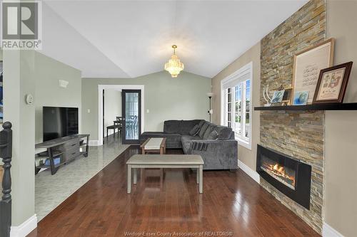 1546 Reading Street, Windsor, ON - Indoor Photo Showing Living Room With Fireplace