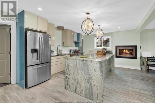 1546 Reading Street, Windsor, ON - Indoor Photo Showing Kitchen With Upgraded Kitchen