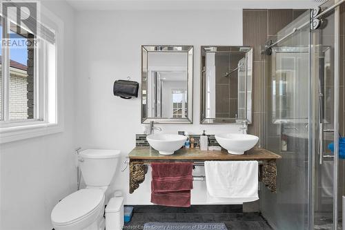 1546 Reading Street, Windsor, ON - Indoor Photo Showing Bathroom