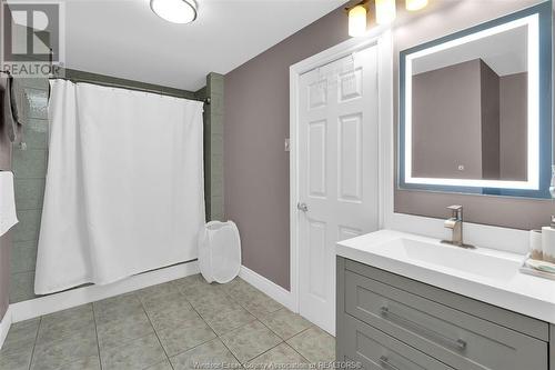 1546 Reading Street, Windsor, ON - Indoor Photo Showing Bathroom