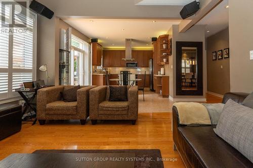 4816 Dayfoot Drive, Mississauga, ON - Indoor Photo Showing Living Room