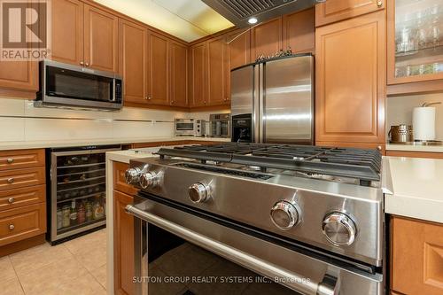 4816 Dayfoot Drive, Mississauga, ON - Indoor Photo Showing Kitchen