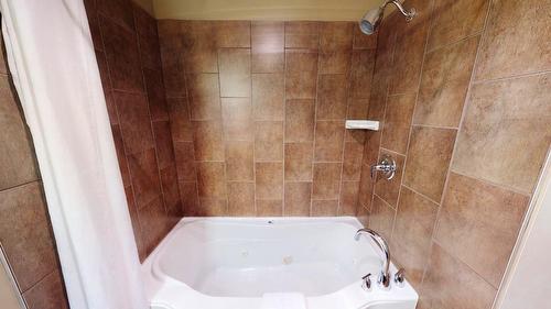 835 D - 800 Bighorn Boulevard, Radium Hot Springs, BC - Indoor Photo Showing Bathroom