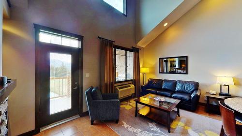 835 D - 800 Bighorn Boulevard, Radium Hot Springs, BC - Indoor Photo Showing Living Room