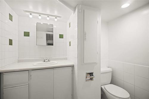 217 Linwood Street, Winnipeg, MB - Indoor Photo Showing Bathroom
