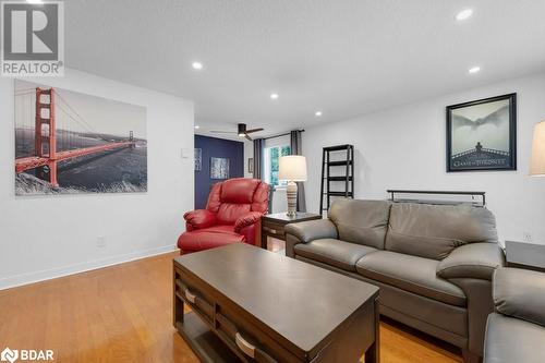 315 Regent Street Unit# 201, Kingston, ON - Indoor Photo Showing Living Room