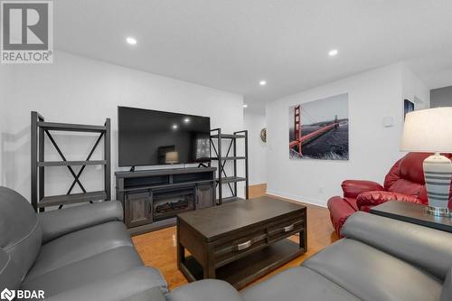 315 Regent Street Unit# 201, Kingston, ON - Indoor Photo Showing Living Room