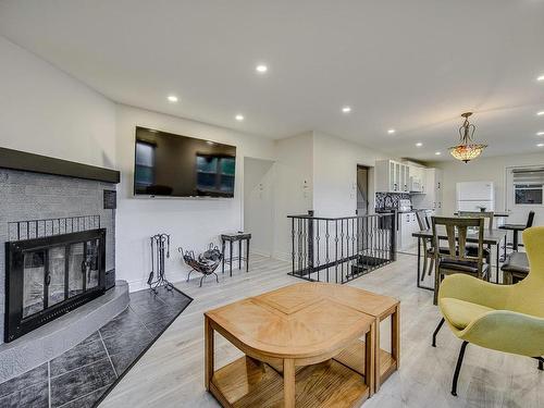 Vue d'ensemble - 85 Mtée St-Elmire, Saint-Sauveur, QC - Indoor Photo Showing Living Room With Fireplace