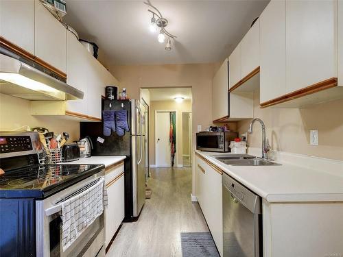 201-3277 Quadra St, Saanich, BC - Indoor Photo Showing Kitchen With Double Sink