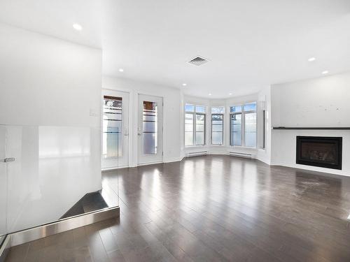 Salon - 999 Av. Davaar, Montréal (Outremont), QC - Indoor Photo Showing Living Room With Fireplace