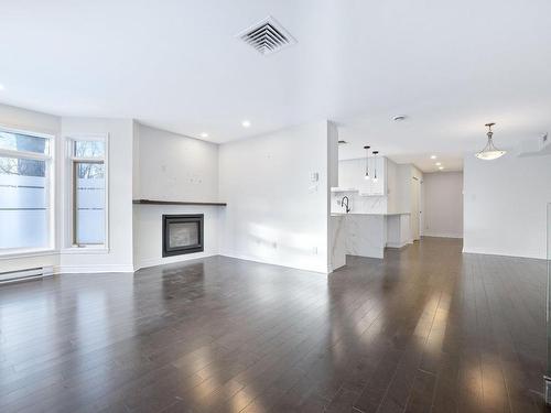 Salon - 999 Av. Davaar, Montréal (Outremont), QC - Indoor Photo Showing Living Room With Fireplace