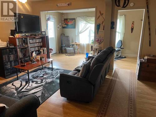 19 & 17 Francis St, Blind River, ON - Indoor Photo Showing Living Room