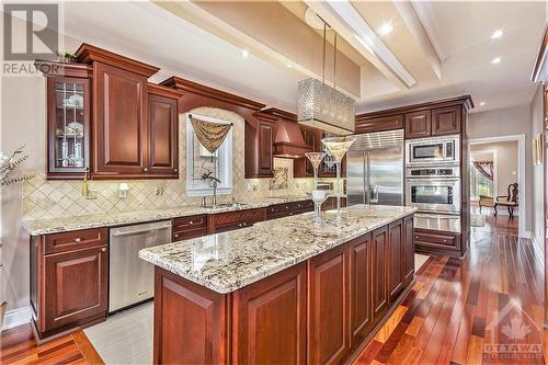 1284 Rideau Cove Court, Ottawa, ON - Indoor Photo Showing Kitchen With Upgraded Kitchen