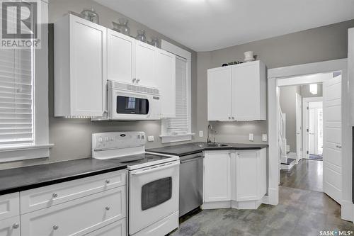 2218 Angus Street, Regina, SK - Indoor Photo Showing Kitchen