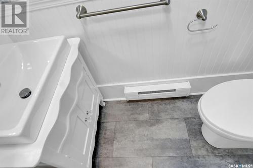 2218 Angus Street, Regina, SK - Indoor Photo Showing Bathroom