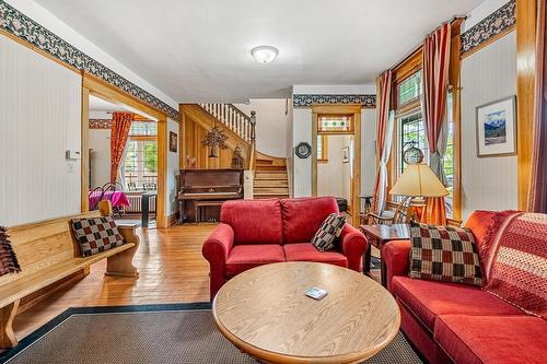 802 4Th Avenue, Fernie, BC - Indoor Photo Showing Living Room