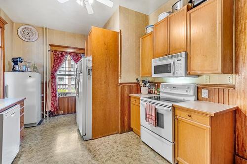 802 4Th Avenue, Fernie, BC - Indoor Photo Showing Kitchen