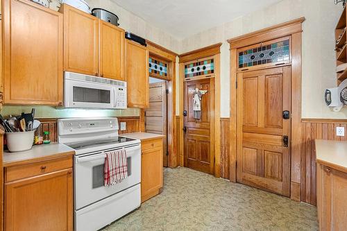 802 4Th Avenue, Fernie, BC - Indoor Photo Showing Kitchen