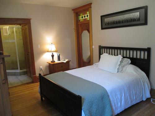 802 4Th Avenue, Fernie, BC - Indoor Photo Showing Bedroom