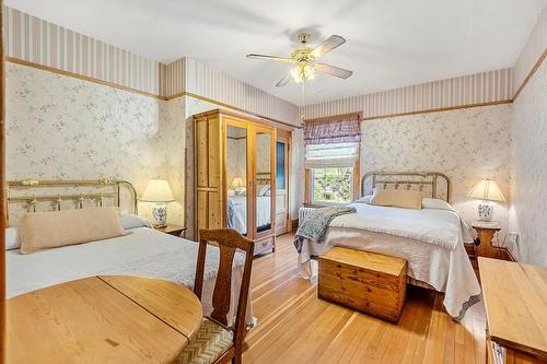 802 4Th Avenue, Fernie, BC - Indoor Photo Showing Bedroom