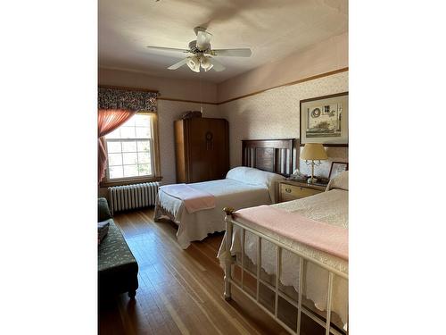 802 4Th Avenue, Fernie, BC - Indoor Photo Showing Bedroom