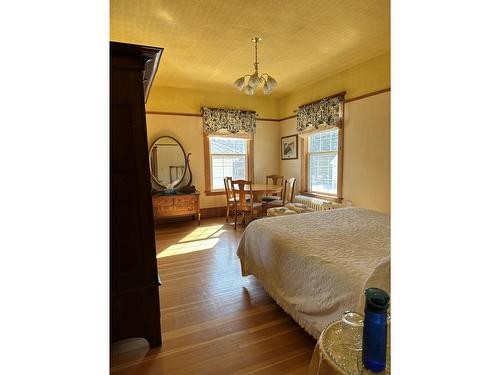 802 4Th Avenue, Fernie, BC - Indoor Photo Showing Bedroom