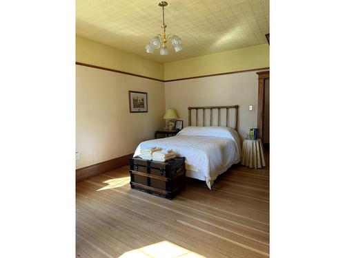 802 4Th Avenue, Fernie, BC - Indoor Photo Showing Bedroom