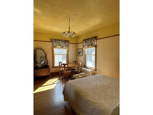 802 4Th Avenue, Fernie, BC - Indoor Photo Showing Bedroom